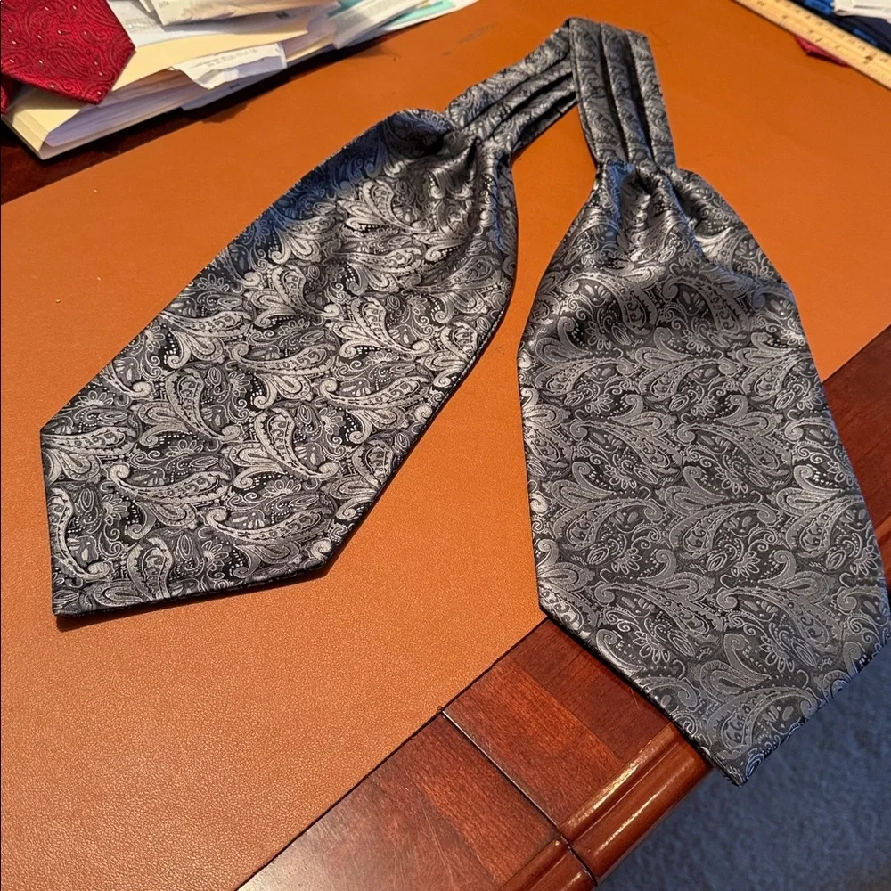 Elegant Black &Gray Paisley Men's Ascot Cravat